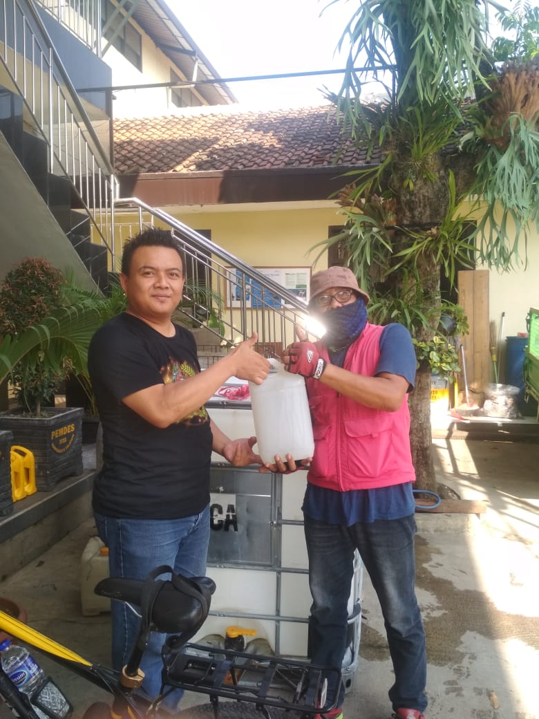 PENYERAHAN CAIRAN DESINFEKTAN